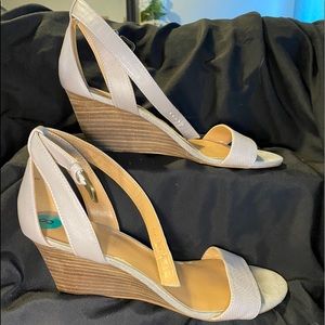 Nine West gray 8 short wedge